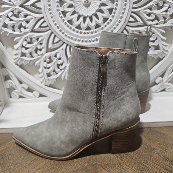 NWOT Cocoa Gray Women's Ankle Boots Womans 9 - Picture 3 of 4